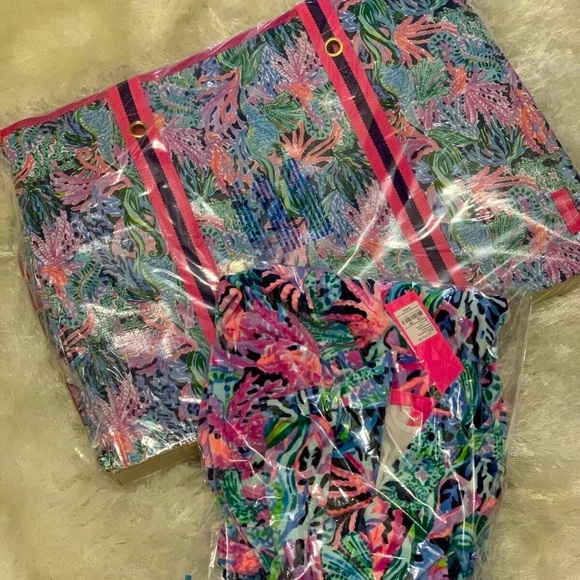 NWT LILLY PULITZER SET ELAINE VELOUR ROBE & MATCHING CARRYALL BRINGING MERMAID B - Picture 1 of 6